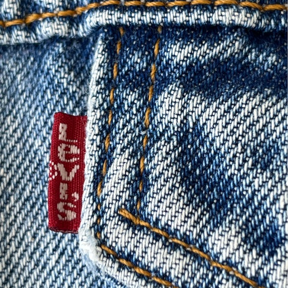 Vintage Levi’s Women’s 4 Pockets Faded Trucker Jean Jacket - Picture 2 of 15